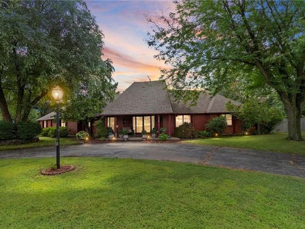 1900 E Arcadia Drive, Clinton, MO 64735