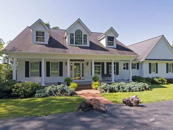 941 Chestnut Flats, Lewisburg, WV 24901