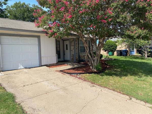 3824 Longmeadow Way, Fort Worth, TX 76133