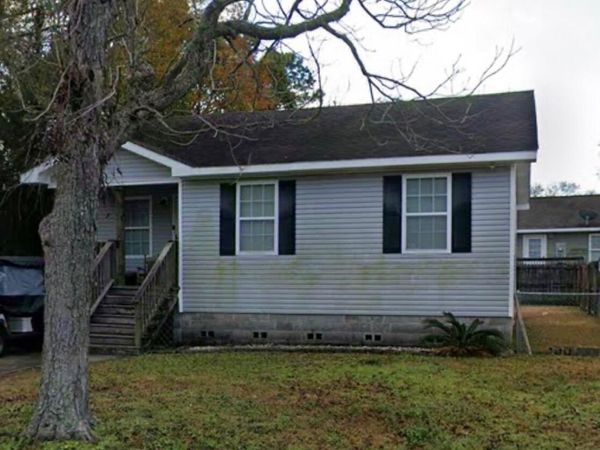 1314 School Avenue, Pascagoula, MS 39567