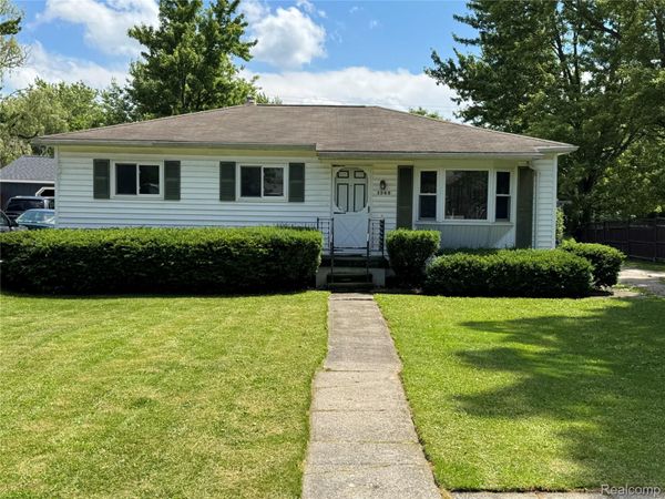1285 W Oregon Street, Lapeer, Mi 48446