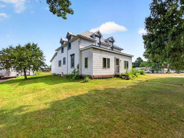 220 W Winona Avenue, Kellogg, MN 55945