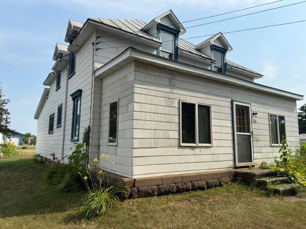 220 W Winona Avenue , Kellogg, MN 55945