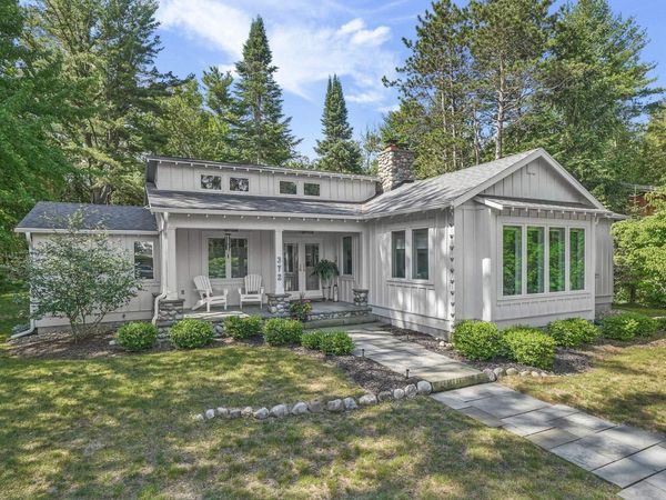 372 Shore S, Suttons Bay, MI 49682