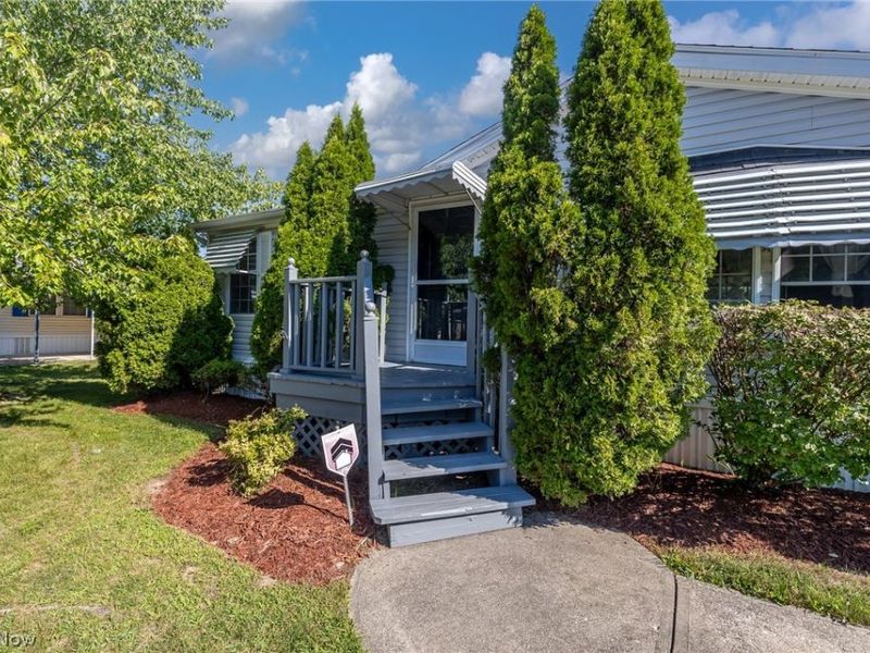 8 Schuberts Alley, Olmsted Township, OH 44138 Photo 2