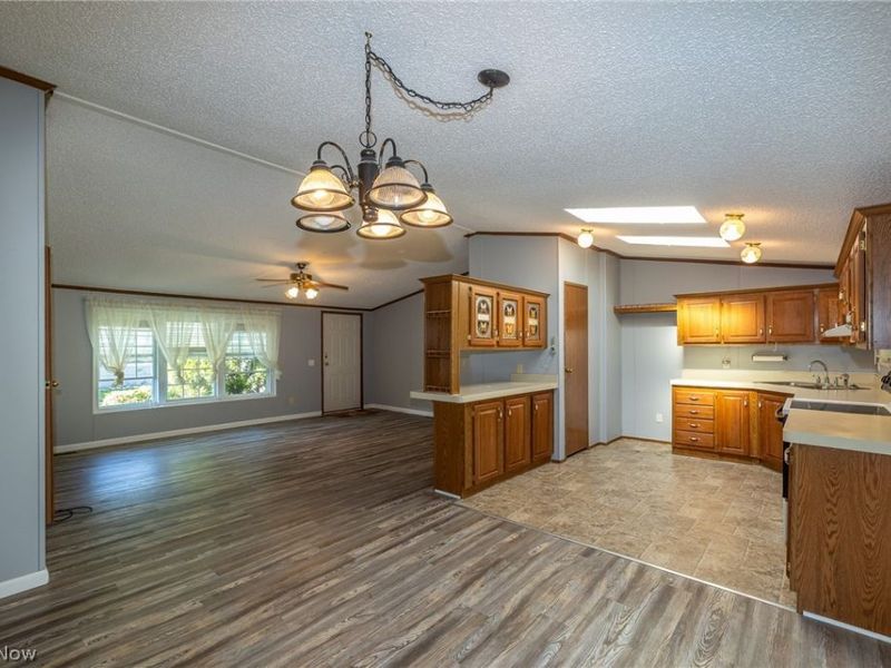 8 Schuberts Alley, Olmsted Township, OH 44138 Photo 6