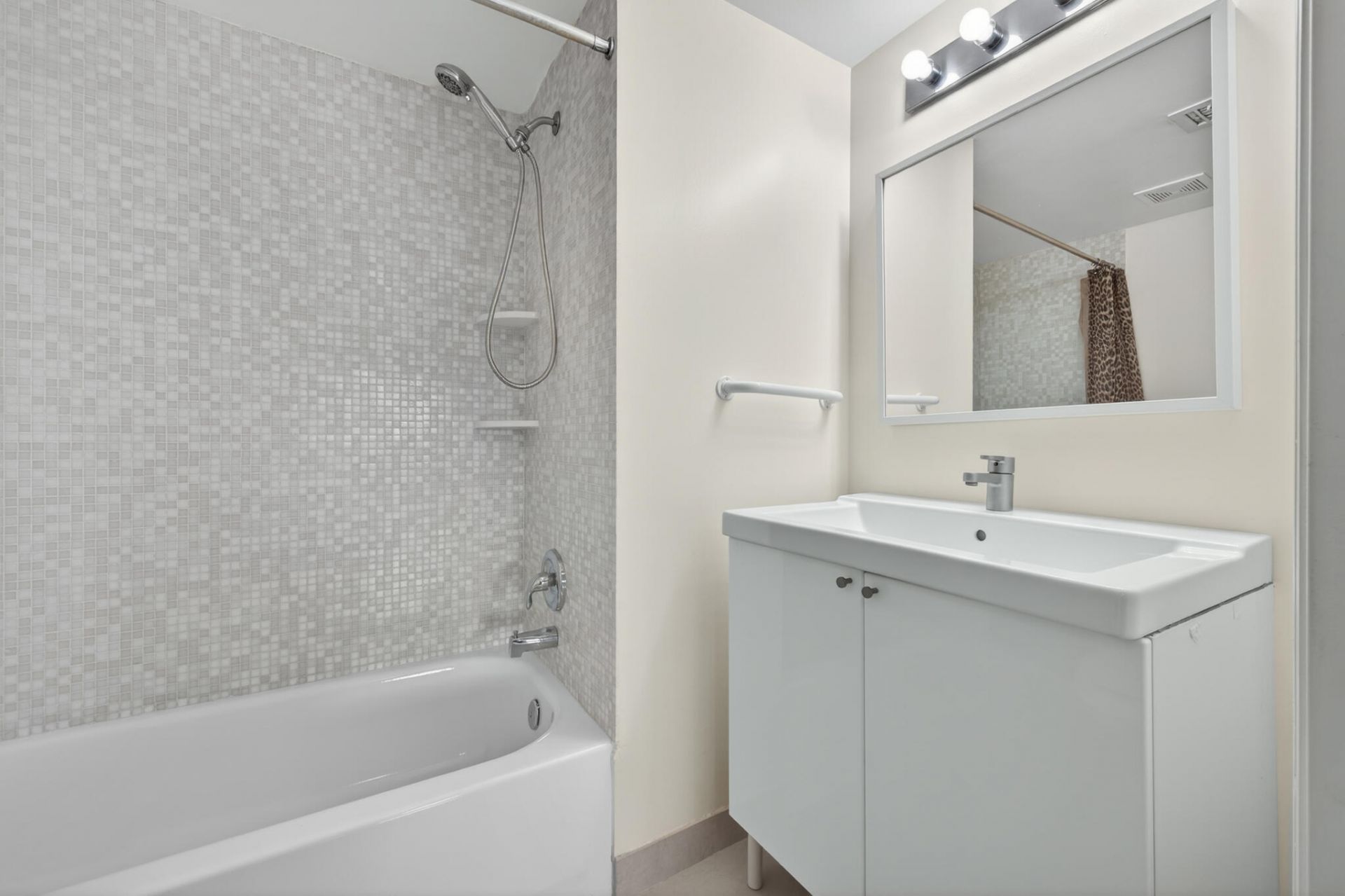 2015 Lavers Circle, Unit 403, Delray Beach, FL 33444 Photo