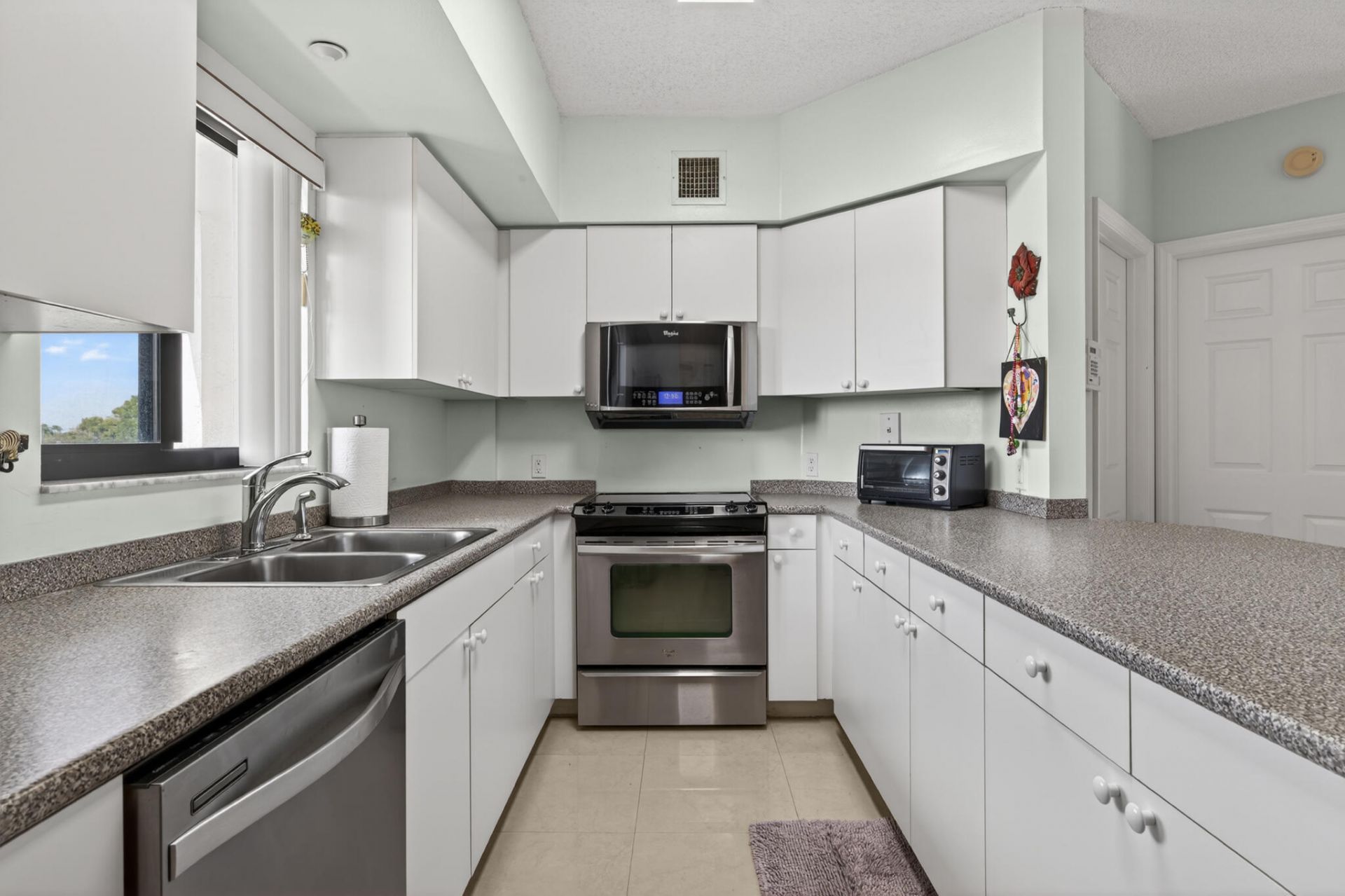 2015 Lavers Circle, Unit 403, Delray Beach, FL 33444 Photo