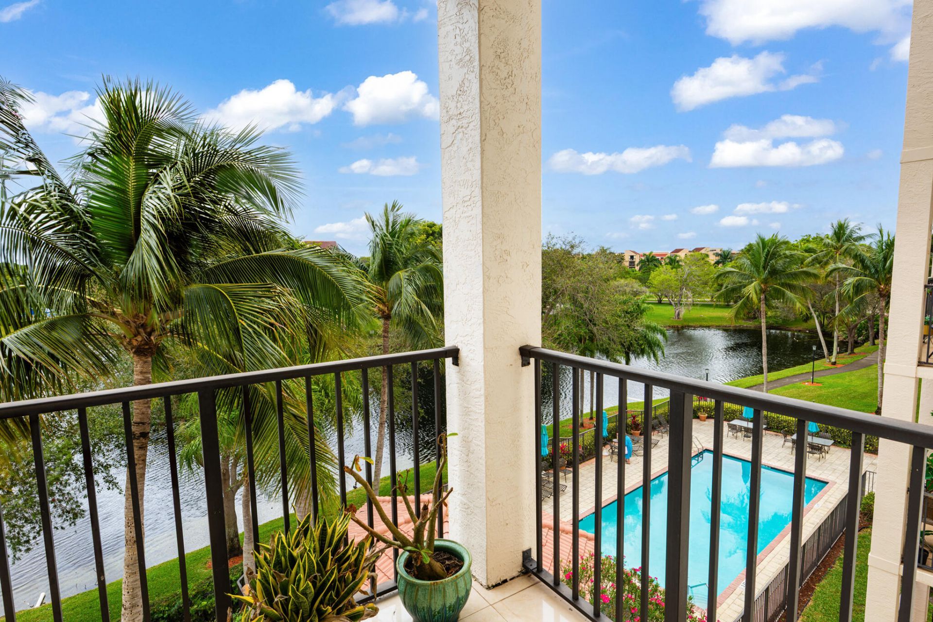 2015 Lavers Circle, Unit 403, Delray Beach, FL 33444 Photo
