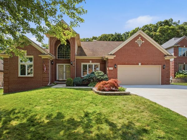 2189 Clinton View Circle, Rochester Hills, MI 48309