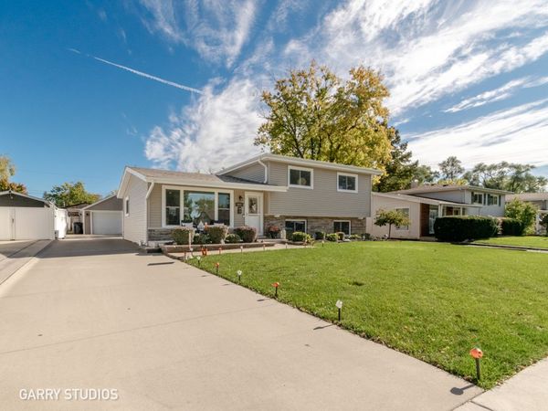 441 S Yale Avenue , Addison, IL 60101