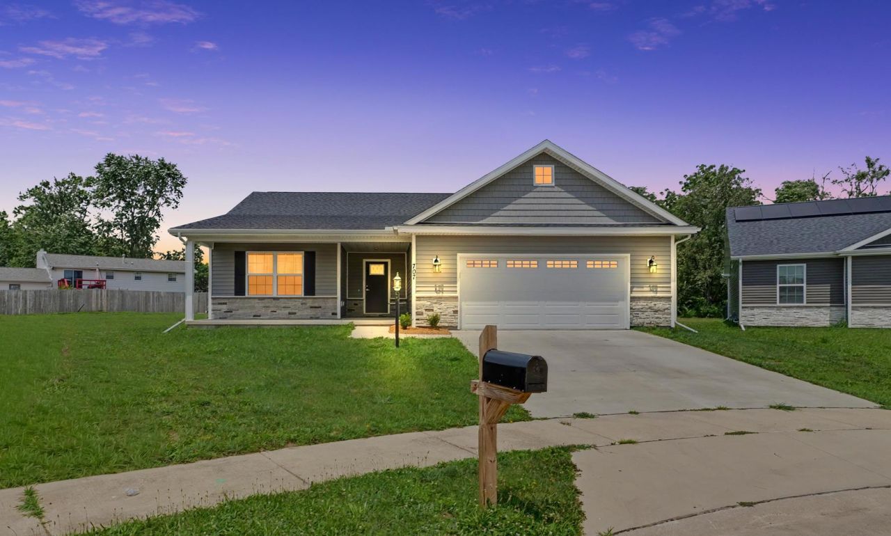 707 N Abbey Road, Urbana, IL 61802 Main Photo