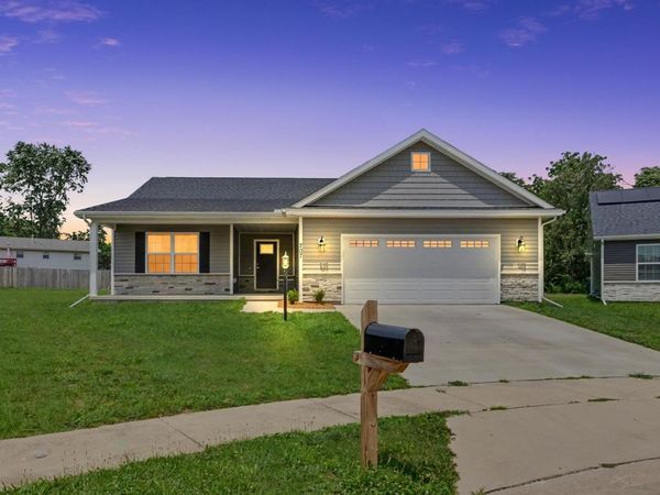 707 N Abbey Road , Urbana, IL 61802