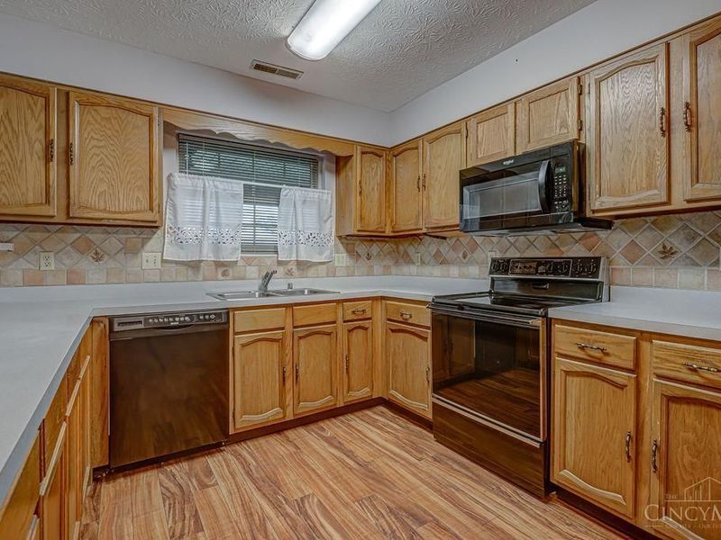 8254 Meadowlark Drive, Carlisle, OH 45005 Photo 10