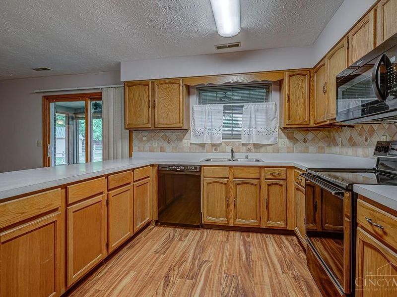 8254 Meadowlark Drive, Carlisle, OH 45005 Photo 11