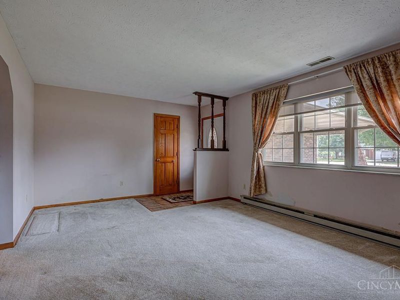 8254 Meadowlark Drive, Carlisle, OH 45005 Photo 4