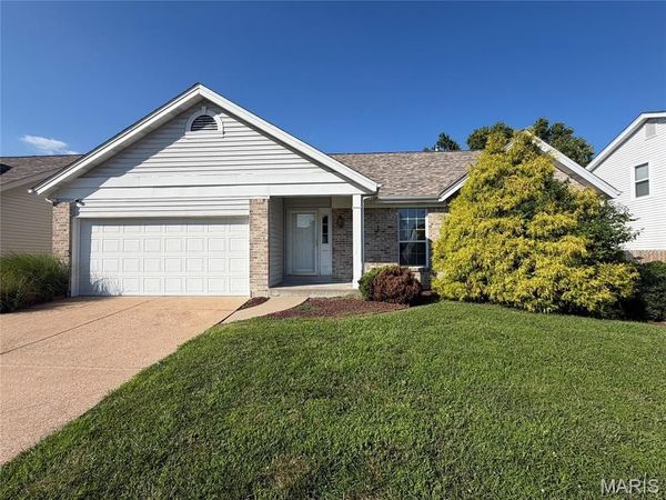 2744 Chapel View Drive , Florissant, MO 63031