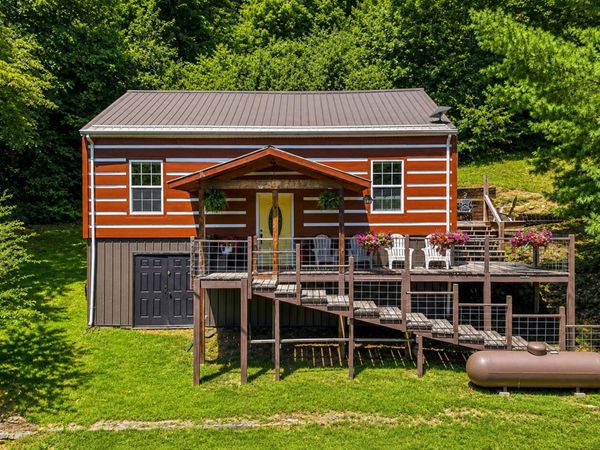 104 Ridge Avenue, Appalachia, VA 24216
