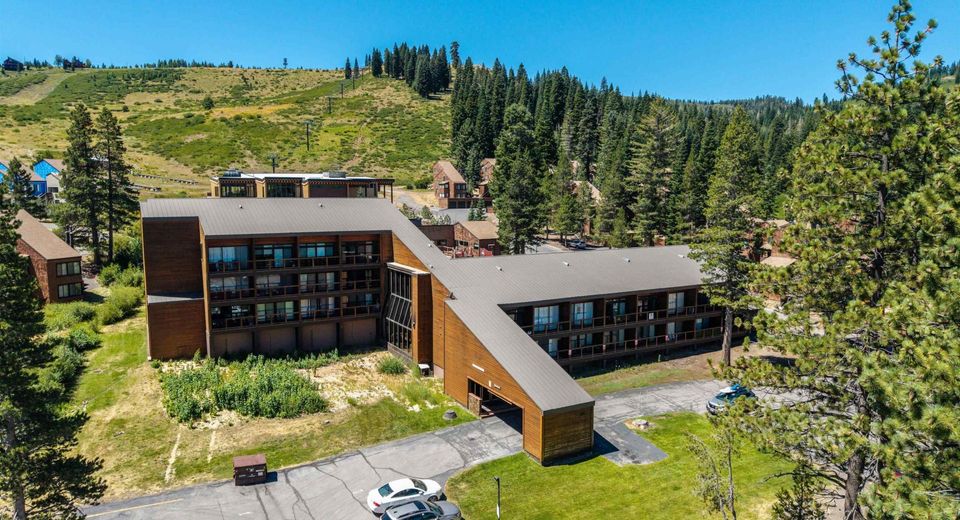 11589 Snowpeak Way , Unit #106, Truckee, CA 96161 Photo
