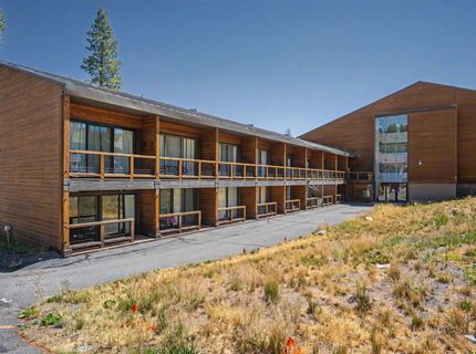 11589 Snowpeak Way , Unit #106, Truckee, CA 96161 Photo