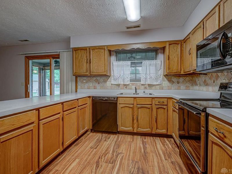 8254 Meadowlark Drive, Carlisle, OH 45005 Photo 12