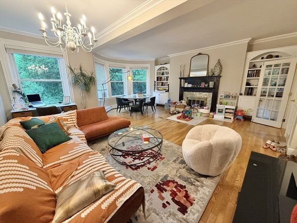 1083 Beacon St, Unit 3, Brookline, MA 02446