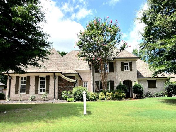 1581 BRACKENSHIRE LN, Collierville, TN 38017