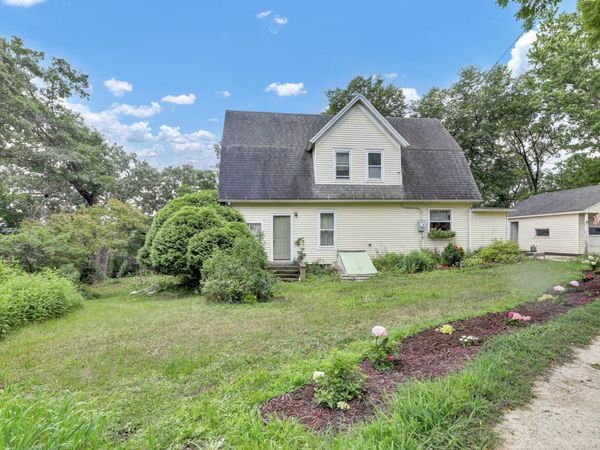 692 School Drive , Zumbro Falls, MN 55991