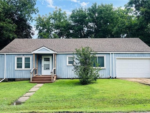 206 S 5th Street, Louisburg, KS 66053