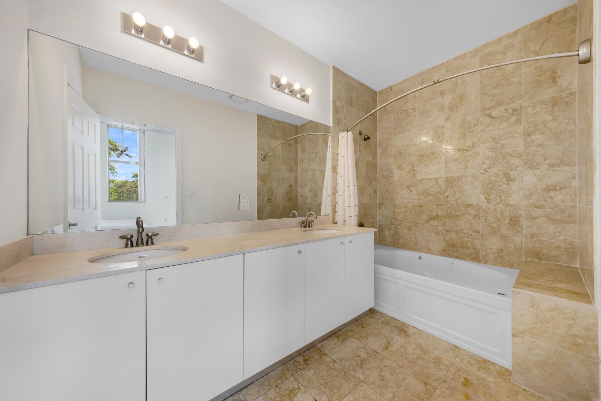 2100 Van Buren Street, Unit 206, Hollywood, FL 33020 Photo