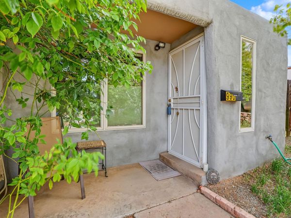 990 Calle Katarina , Santa Fe, NM 87507