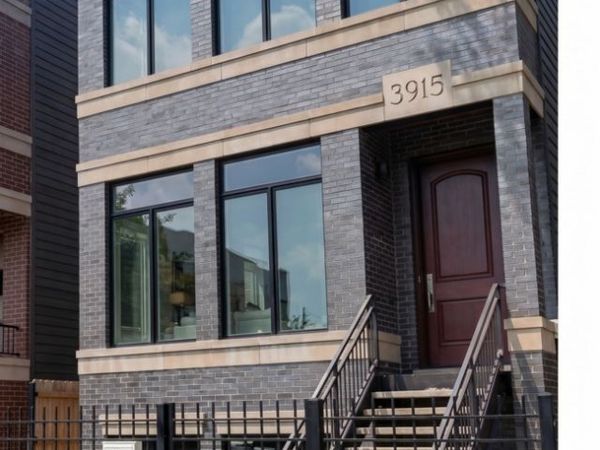 3915 S Calumet Avenue , Chicago, IL 60653