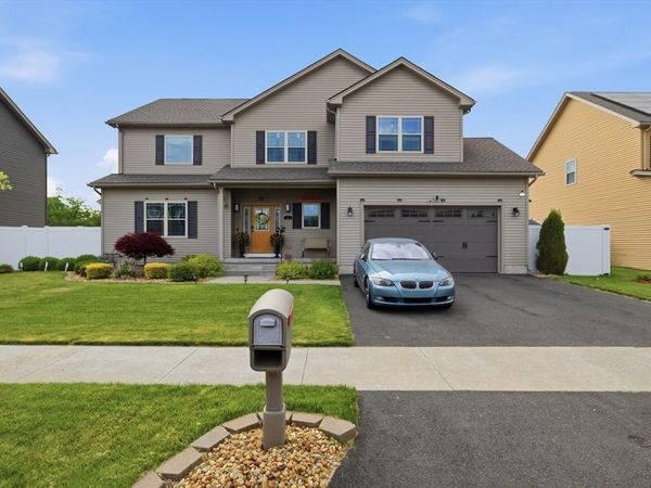 11 Elaine Cir, Springfield, MA 01109