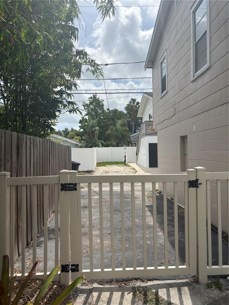 1117 16th Street N, Unit 1/2, Saint Petersburg, FL 33705 Photo