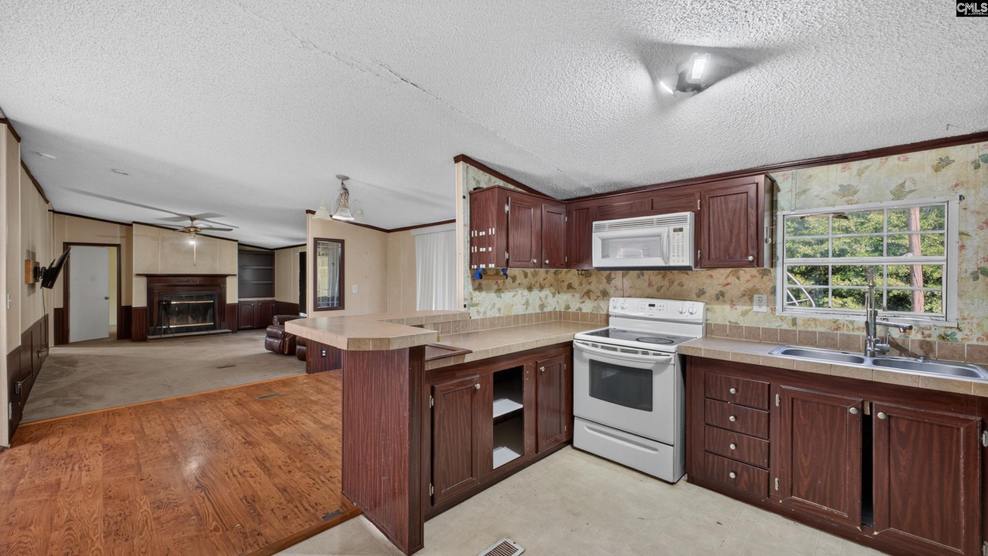 299 Poinsettia Road  Photo 6