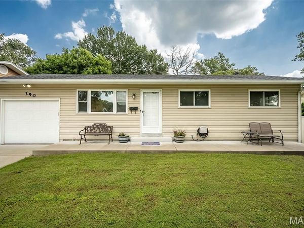 390 S Saint Charles Street, Florissant, MO 63031