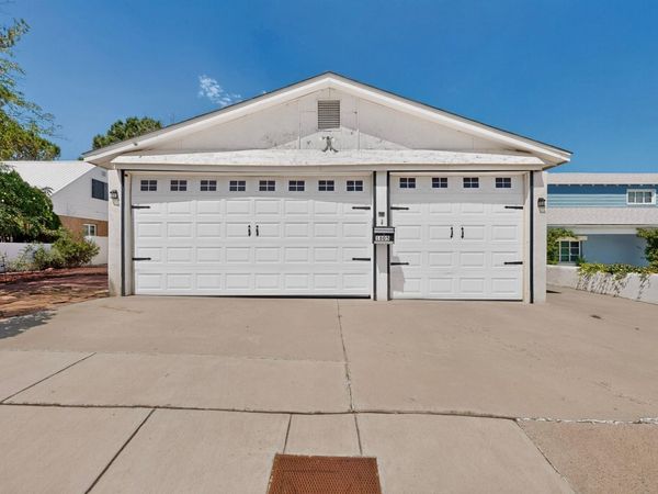 1805 Stanford Drive SE, Albuquerque, NM 87106