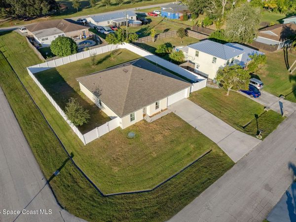 597 NW Kilpatrick Avenue , Port St. Lucie, FL 34983