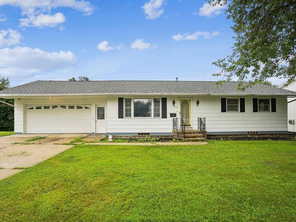 519 5th Ave NE , Oelwein, IA 50662
