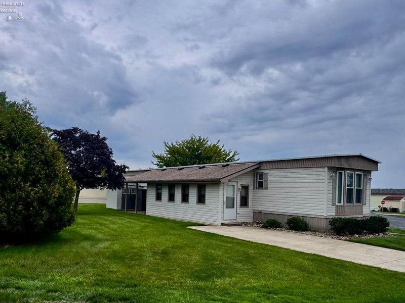 1859 NE Catawba, Unit 127, Port Clinton, OH 43452 Photo 2