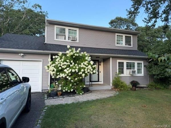 282 W End Avenue , Shirley, NY 11967