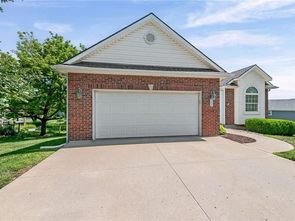 7823 N Liberty Street, Kansas City, MO 64118