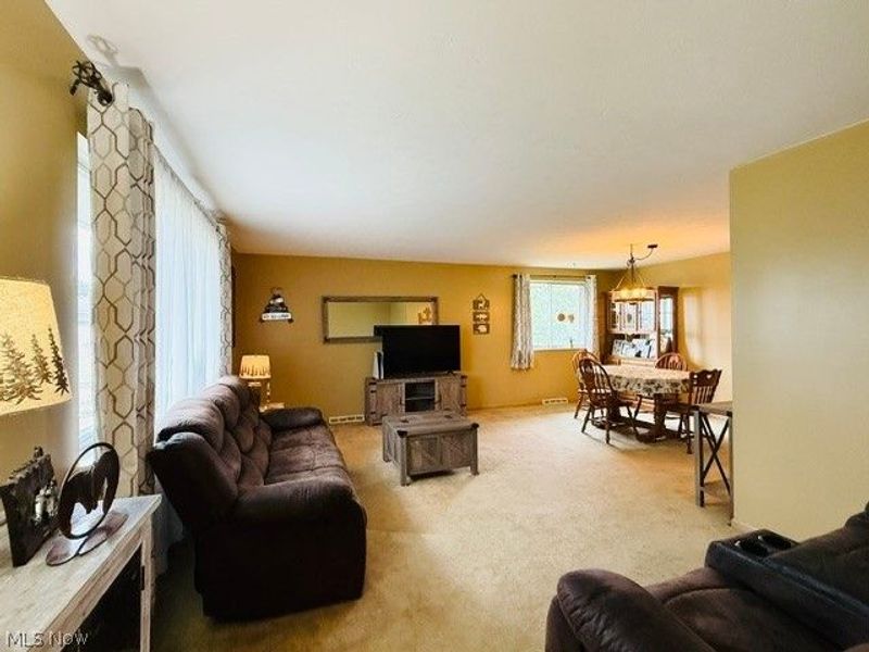 7586 S Tamarack Drive, Parma, OH 44134 Photo 4