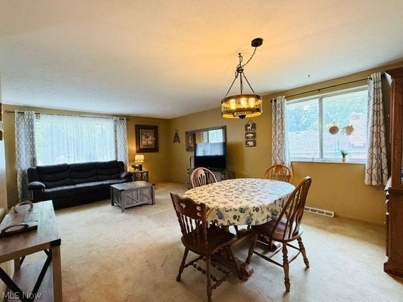 7586 S Tamarack Drive, Parma, OH 44134 Photo 6