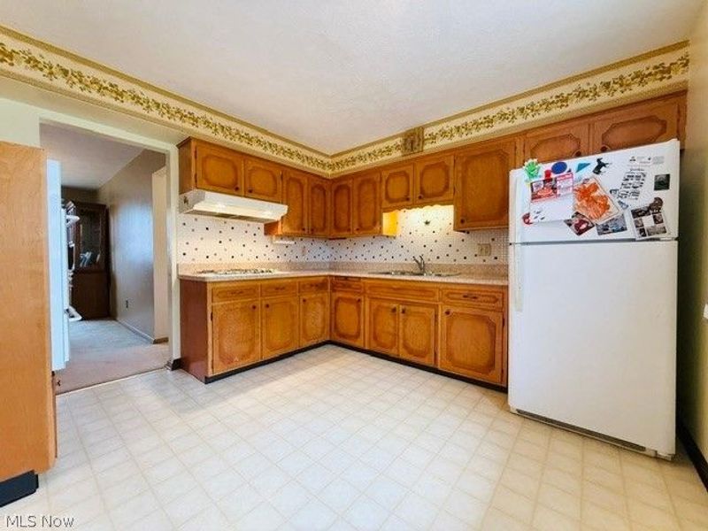 7586 S Tamarack Drive, Parma, OH 44134 Photo 9