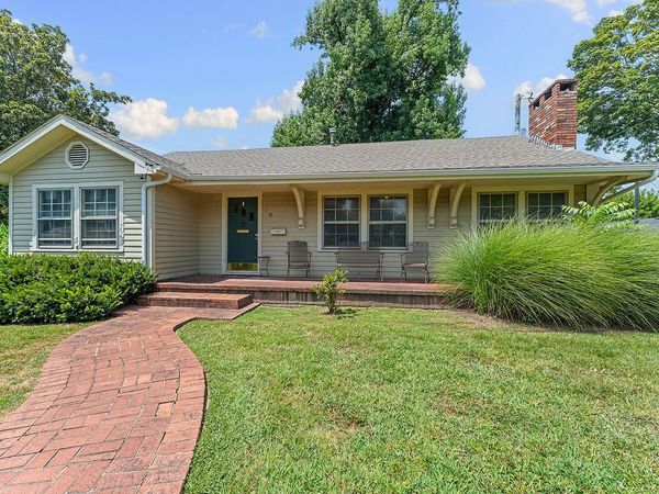 607 NW Jefferson Street , Bentonville, AR 72712