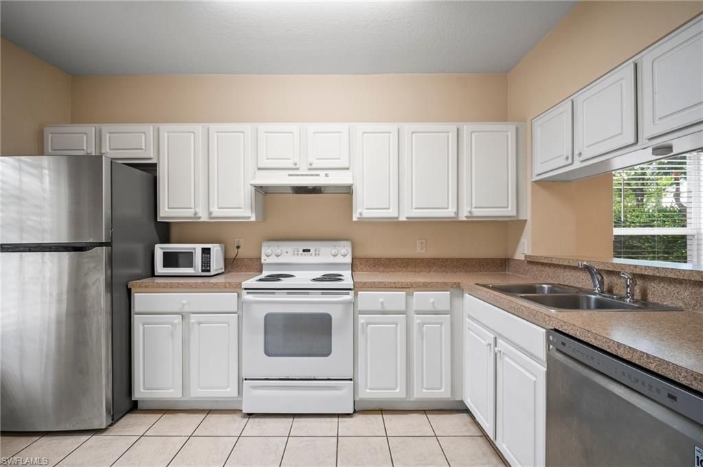 8219 Pacific Beach Dr, Fort Myers, FL 33966 Photo
