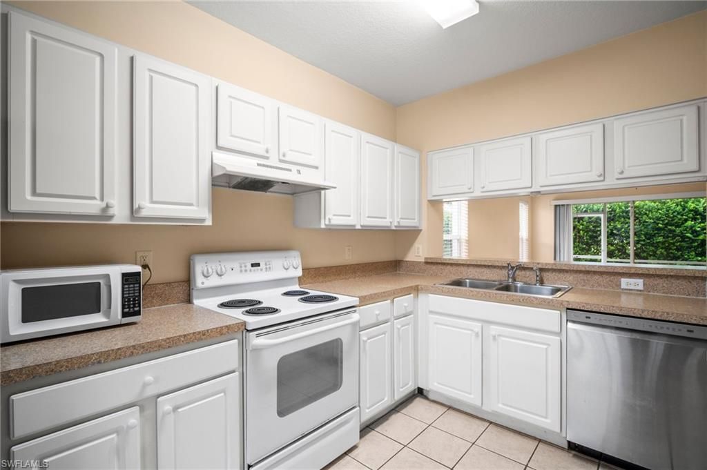 8219 Pacific Beach Dr, Fort Myers, FL 33966 Photo