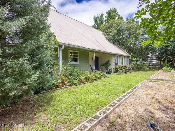 76 Shadow Lake Drive, Hattiesburg, MS 39402