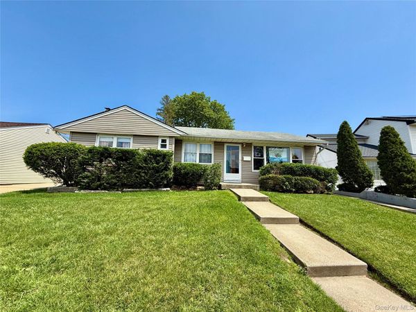 865 Prescott Street , Valley Stream, NY 11580